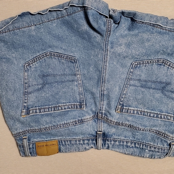 Shorts - Picture 2 of 3